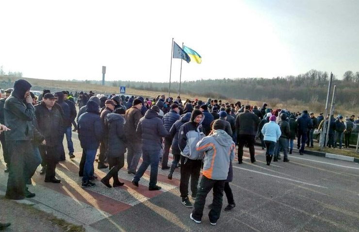 Протест против новых таможенных ограничений: протестующие перекрыли пункты пропуска на польско-украинской границе